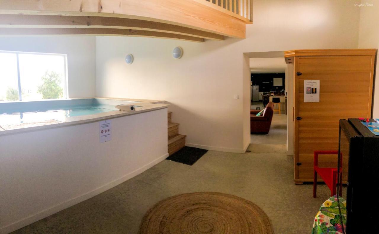 Villa de 5 chambres avec piscine interieure jardin clos et wifi a Panissieres Extérieur photo